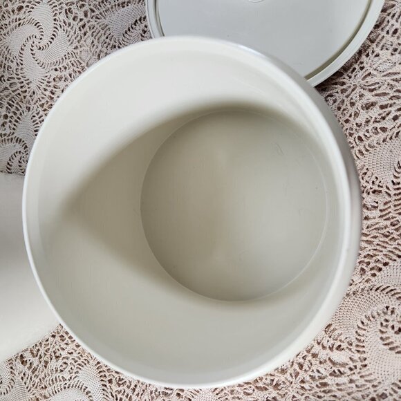 Tupperware Almond Starburst Round Storage Canister Container Set of 2 Vintage - Picture 11 of 11